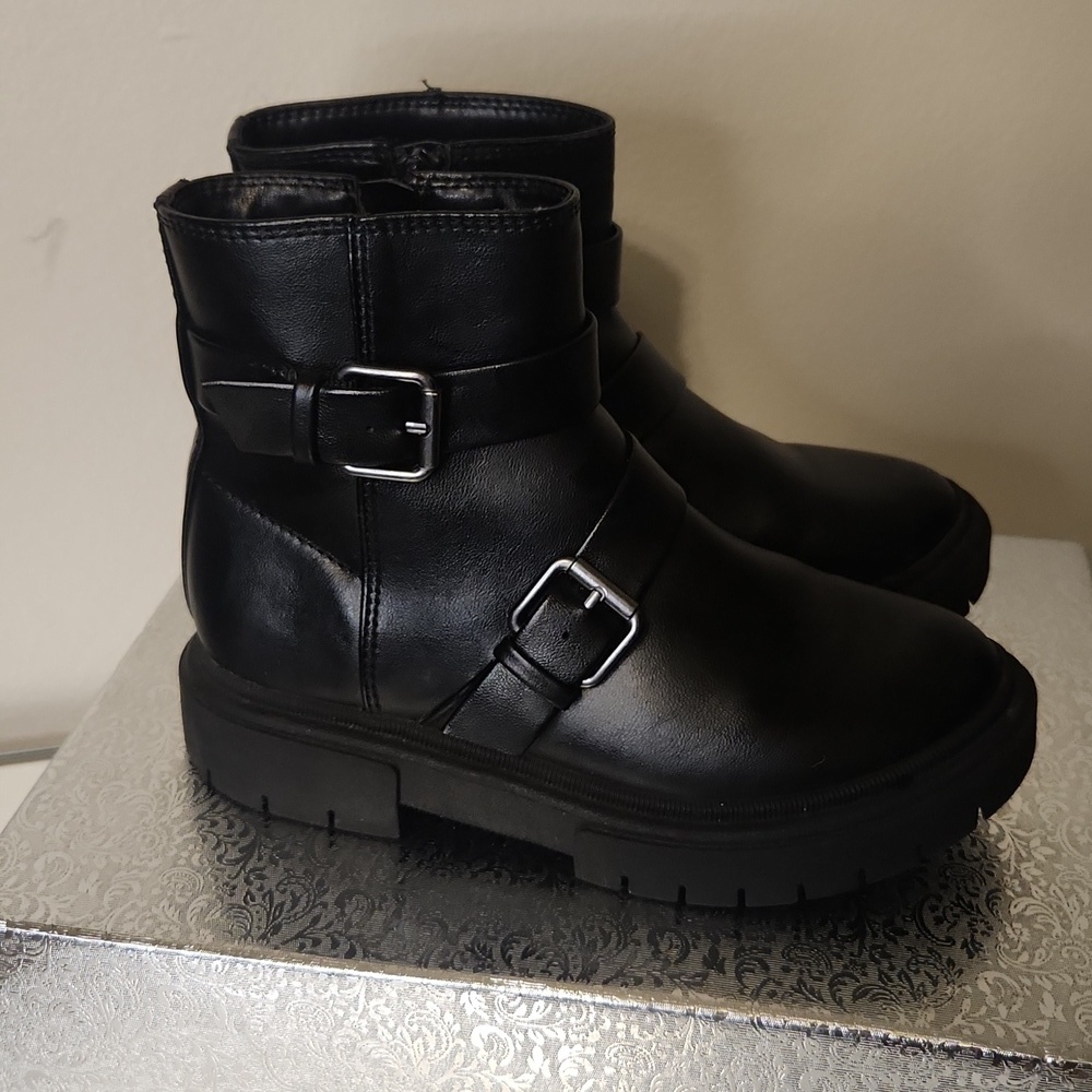 ART CLASS Girl Black Leather Ankle Boots Size 1.